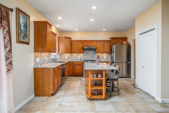 6524 International Drive, Bettendorf, IA 52722