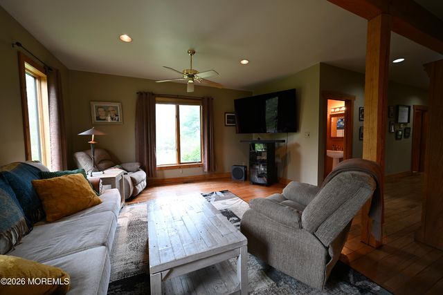 20 Hluchy Road, Robbinsville, NJ 08691