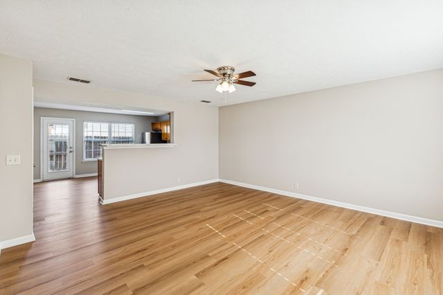 8007 Mickey Katz Cir, La Vergne, TN 37086