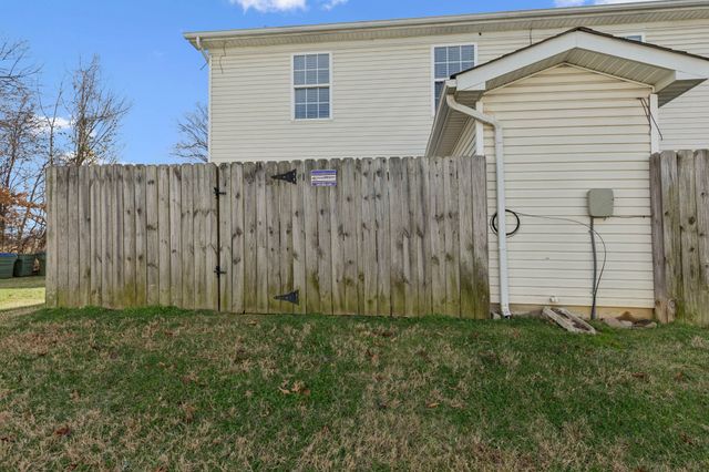 8007 Mickey Katz Cir, La Vergne, TN 37086
