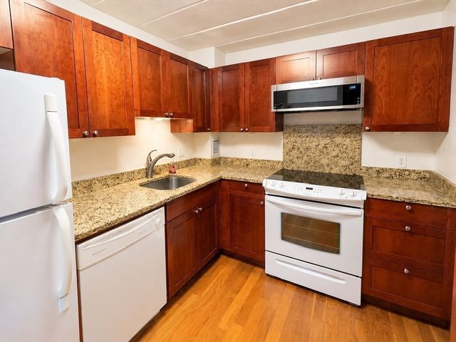 345 Harvard St 3B, Cambridge, MA 02138