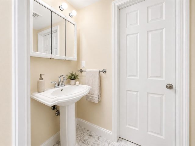 345 Harvard St 3B, Cambridge, MA 02138