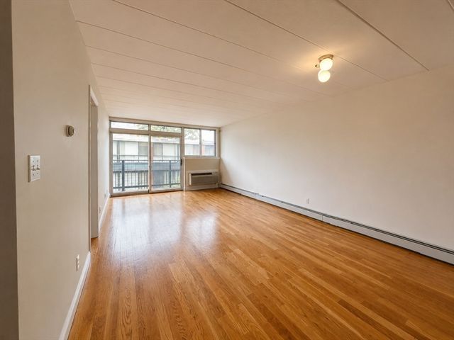 345 Harvard St 3B, Cambridge, MA 02138