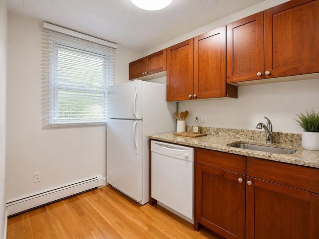 345 Harvard St 3B, Cambridge, MA 02138