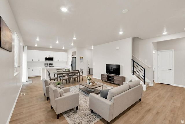 143 E ARCADE DR, Saratoga Springs, UT 84045