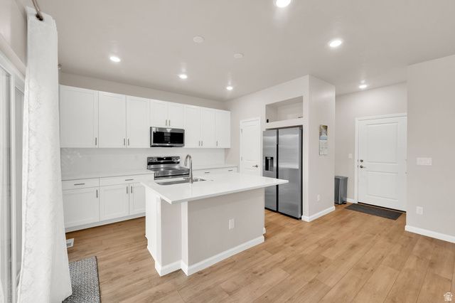 143 E ARCADE DR, Saratoga Springs, UT 84045