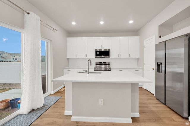 143 E ARCADE DR, Saratoga Springs, UT 84045
