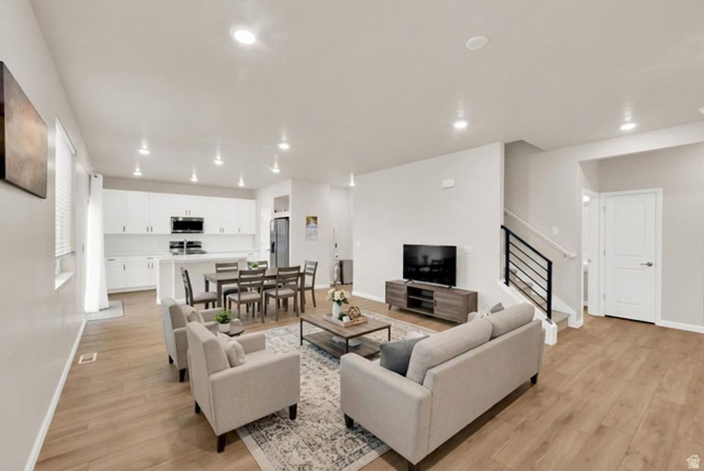 Image 2 of property listing at 143 E ARCADE DR, Saratoga Springs, UT 84045