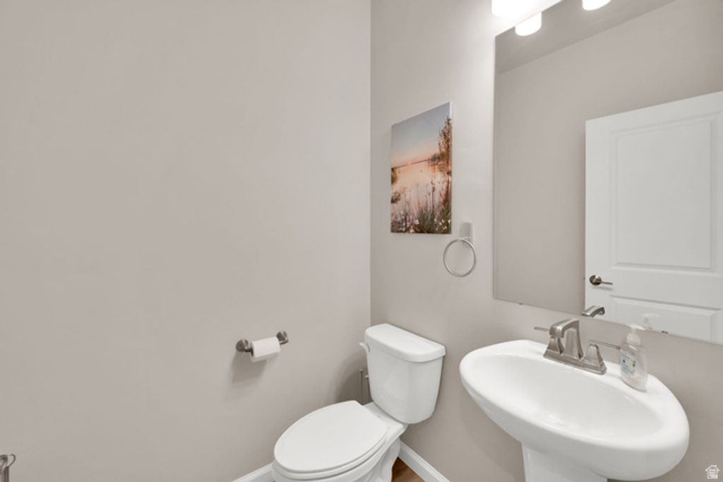 Image 11 of property listing at 143 E ARCADE DR, Saratoga Springs, UT 84045