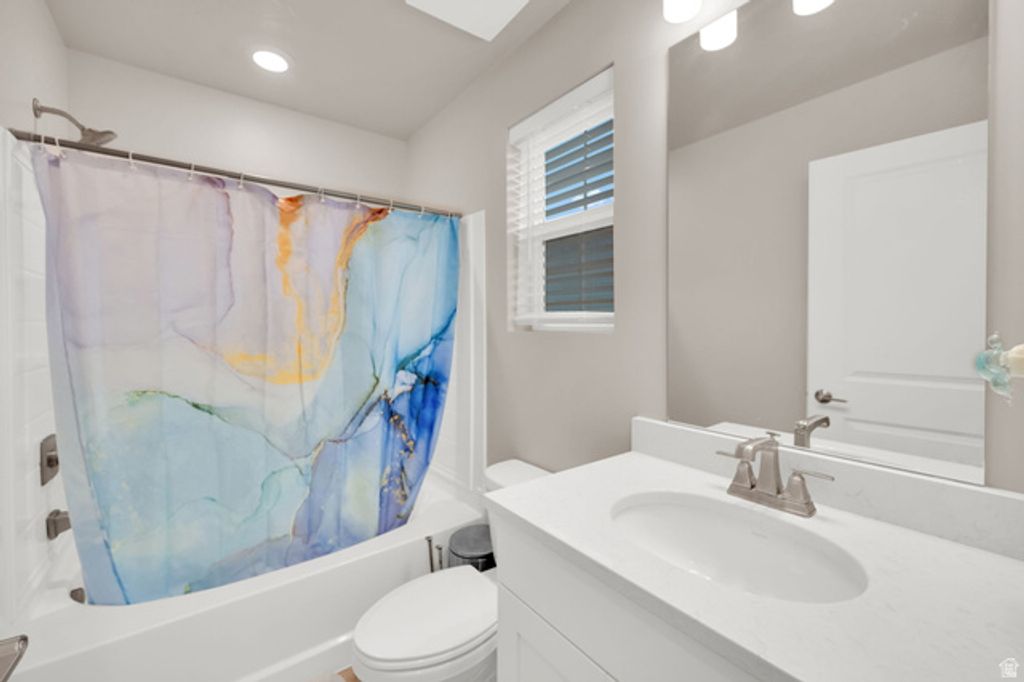 Image 14 of property listing at 143 E ARCADE DR, Saratoga Springs, UT 84045