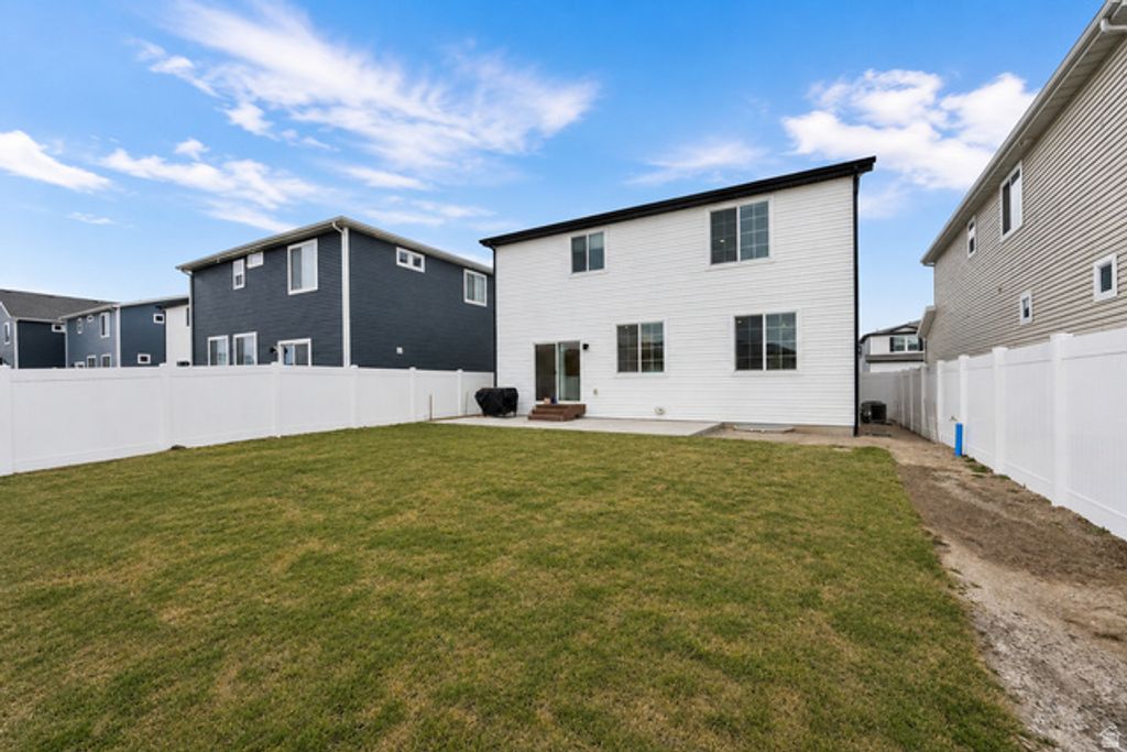 Image 19 of property listing at 143 E ARCADE DR, Saratoga Springs, UT 84045