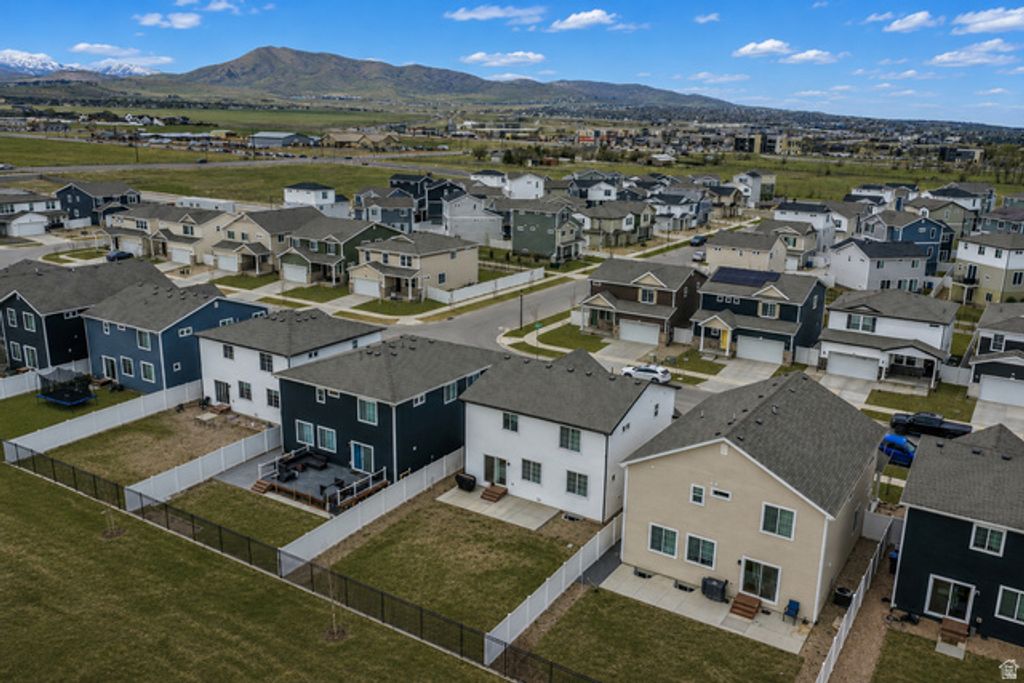 Image 23 of property listing at 143 E ARCADE DR, Saratoga Springs, UT 84045