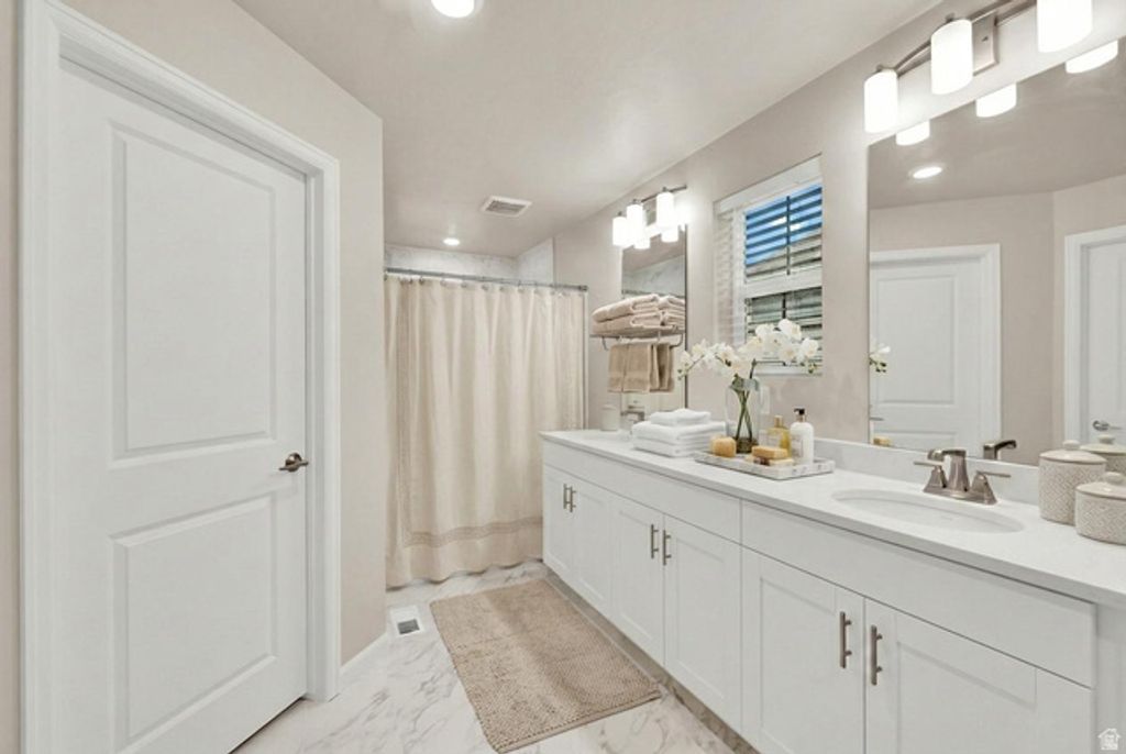 Image 5 of property listing at 143 E ARCADE DR, Saratoga Springs, UT 84045