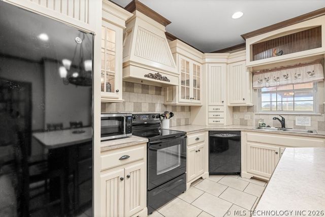 1712 Beach Landing Drive, Kingston, OK 73439