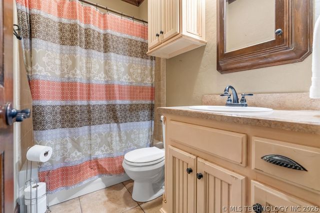 1712 Beach Landing Drive, Kingston, OK 73439