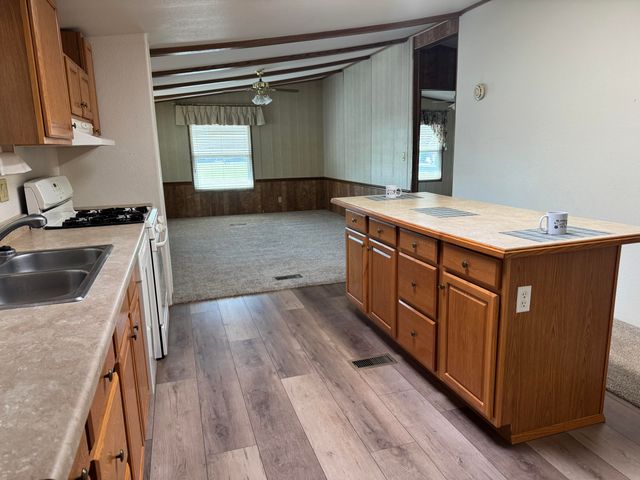 2300 W Morton Avenue Sp. 135, Porterville, CA 93257