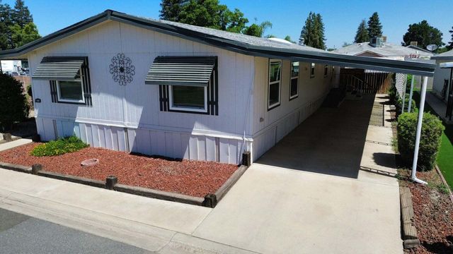 2300 W Morton Avenue Sp. 135, Porterville, CA 93257