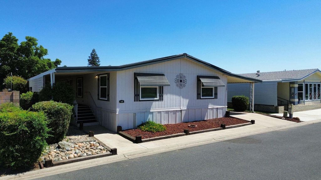 2300 W Morton Avenue Sp. 135, Porterville, CA 93257