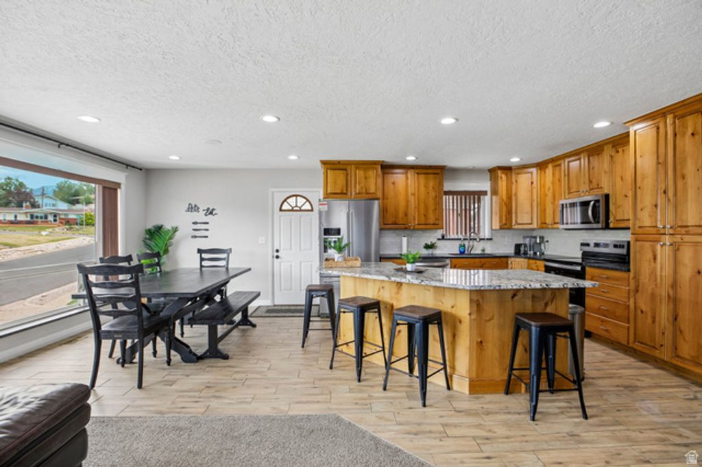 Image 32 of property listing at 4547 S MADISON AVE, South Ogden, UT 84403