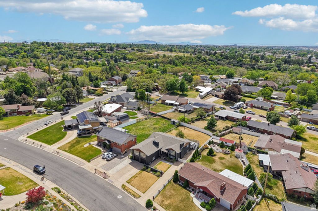 Image 70 of property listing at 4547 S MADISON AVE, South Ogden, UT 84403