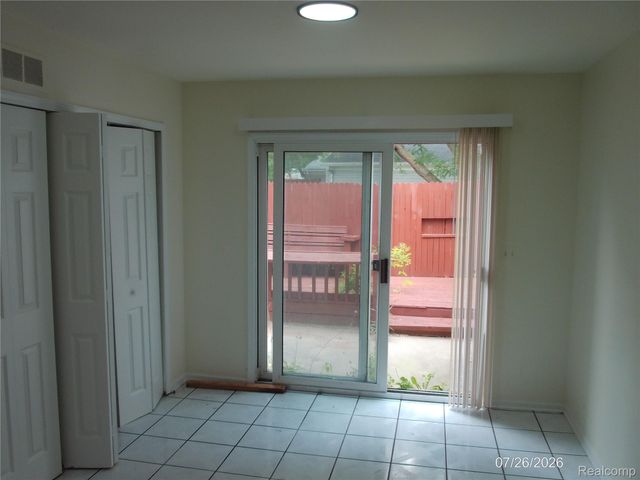 19121 WALDORF Street, Roseville, MI 48066