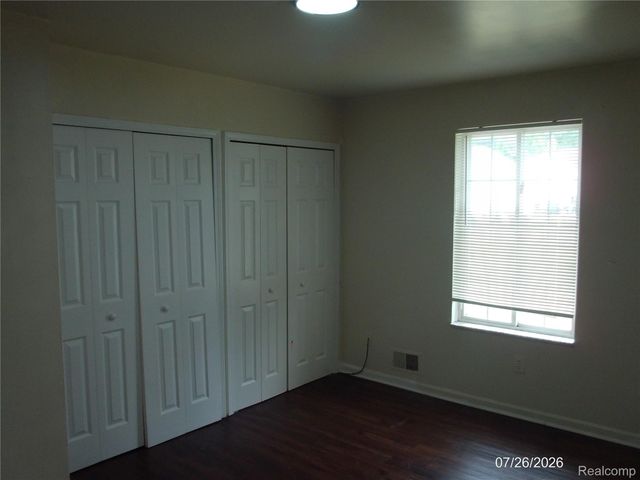19121 WALDORF Street, Roseville, MI 48066