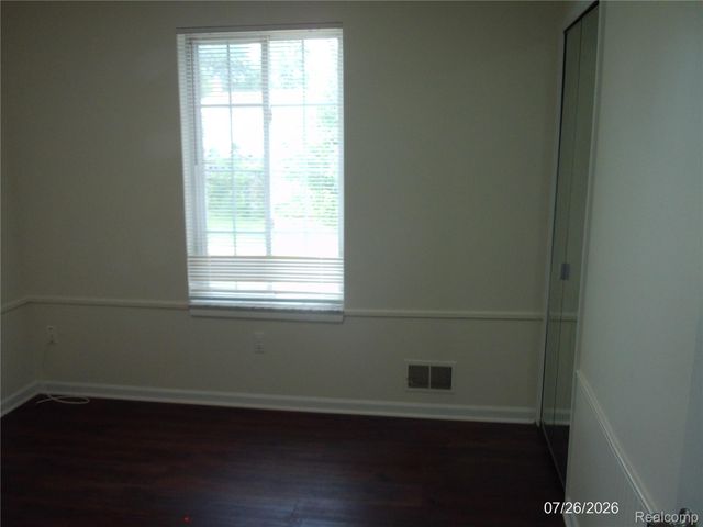 19121 WALDORF Street, Roseville, MI 48066