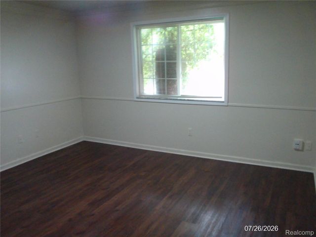 19121 WALDORF Street, Roseville, MI 48066