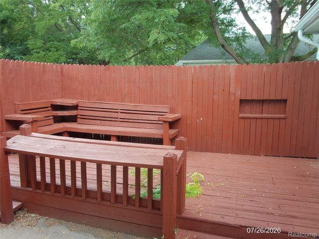 19121 WALDORF Street, Roseville, MI 48066