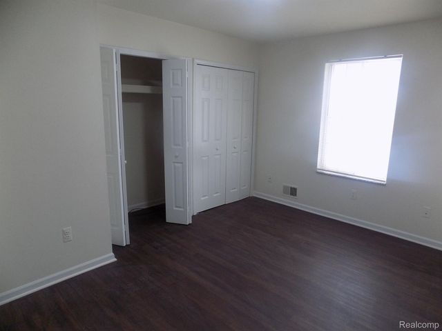 19121 WALDORF Street, Roseville, MI 48066