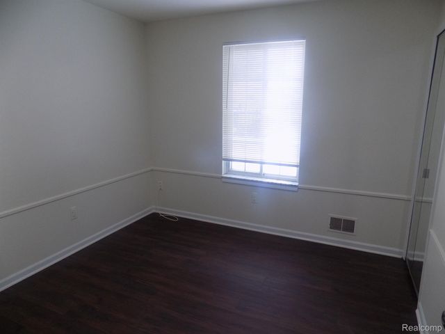 19121 WALDORF Street, Roseville, MI 48066