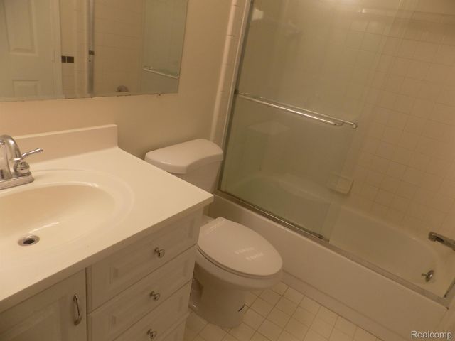 19121 WALDORF Street, Roseville, MI 48066