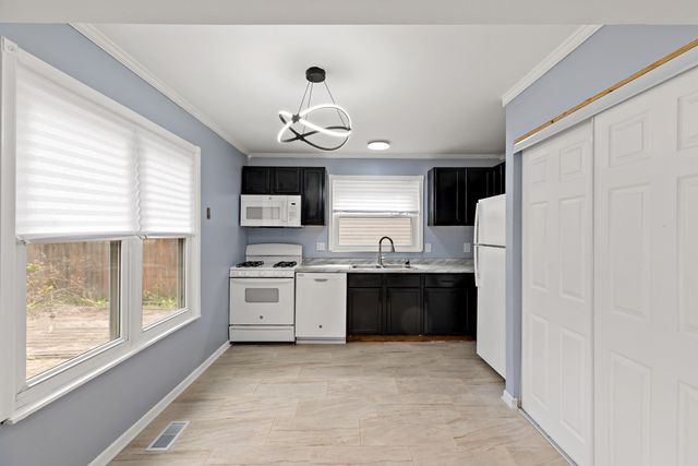 1106 W 61st Avenue, Merrillville, IN 46410