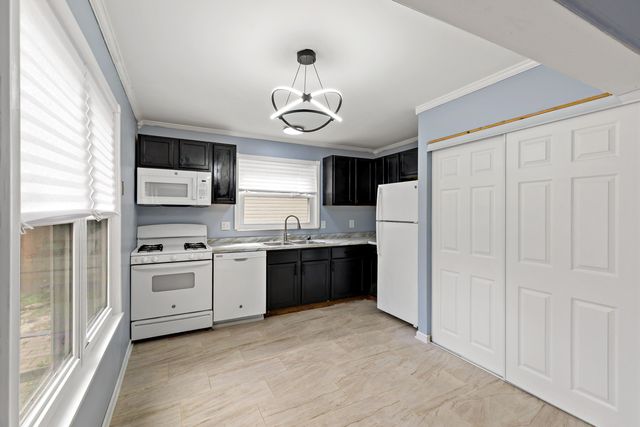 1106 W 61st Avenue, Merrillville, IN 46410