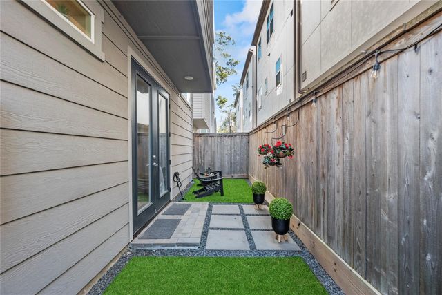 10909 Upland Retreat Drive, Houston, TX 77043