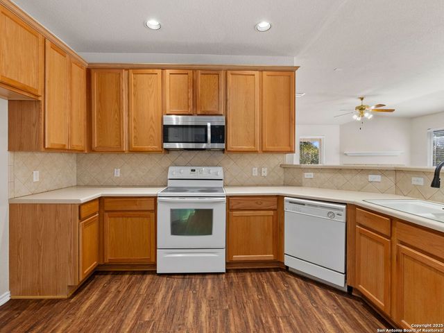 102 Lindseys, San Antonio, TX 78258