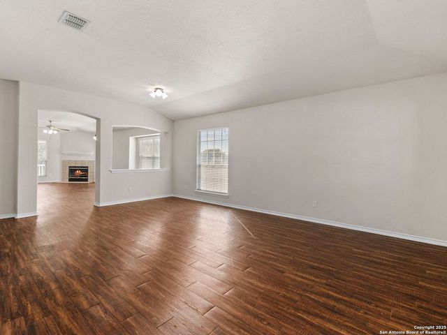 102 Lindseys, San Antonio, TX 78258