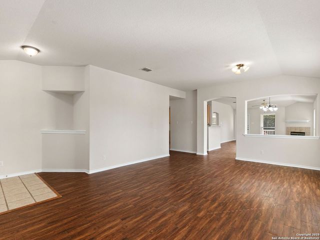 102 Lindseys, San Antonio, TX 78258