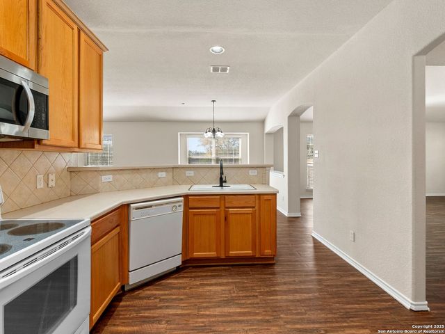 102 Lindseys, San Antonio, TX 78258