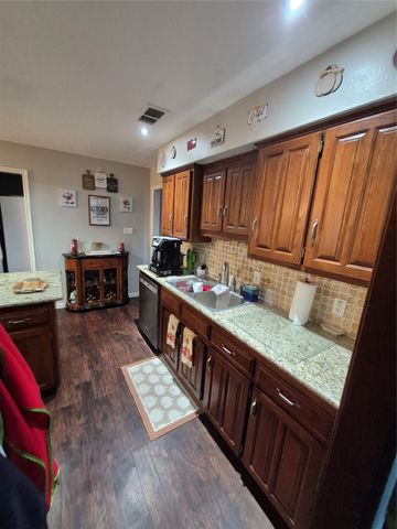 2008 Iron Horse Court, Arlington, TX 76017