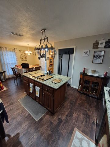 2008 Iron Horse Court, Arlington, TX 76017