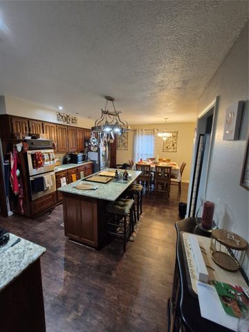 2008 Iron Horse Court, Arlington, TX 76017