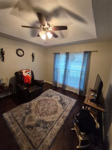 2008 Iron Horse Court, Arlington, TX 76017