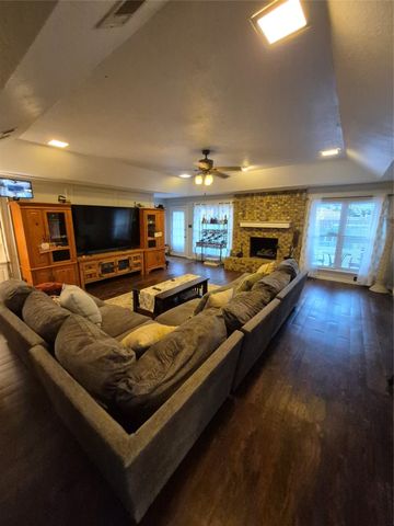 2008 Iron Horse Court, Arlington, TX 76017