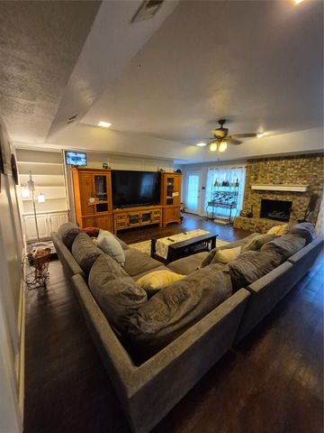 2008 Iron Horse Court, Arlington, TX 76017