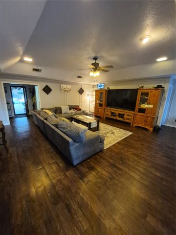 2008 Iron Horse Court, Arlington, TX 76017