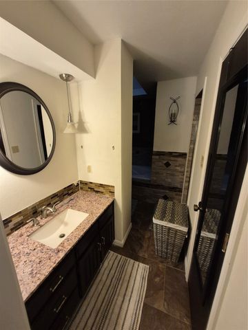 2008 Iron Horse Court, Arlington, TX 76017