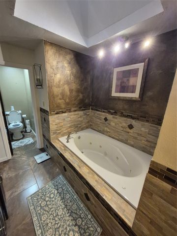 2008 Iron Horse Court, Arlington, TX 76017