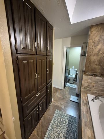 2008 Iron Horse Court, Arlington, TX 76017