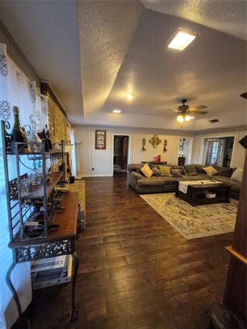 2008 Iron Horse Court, Arlington, TX 76017